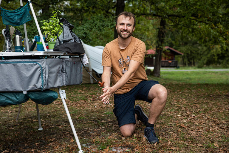 SOLAR CAMPING SHOWER - 10 LITRES