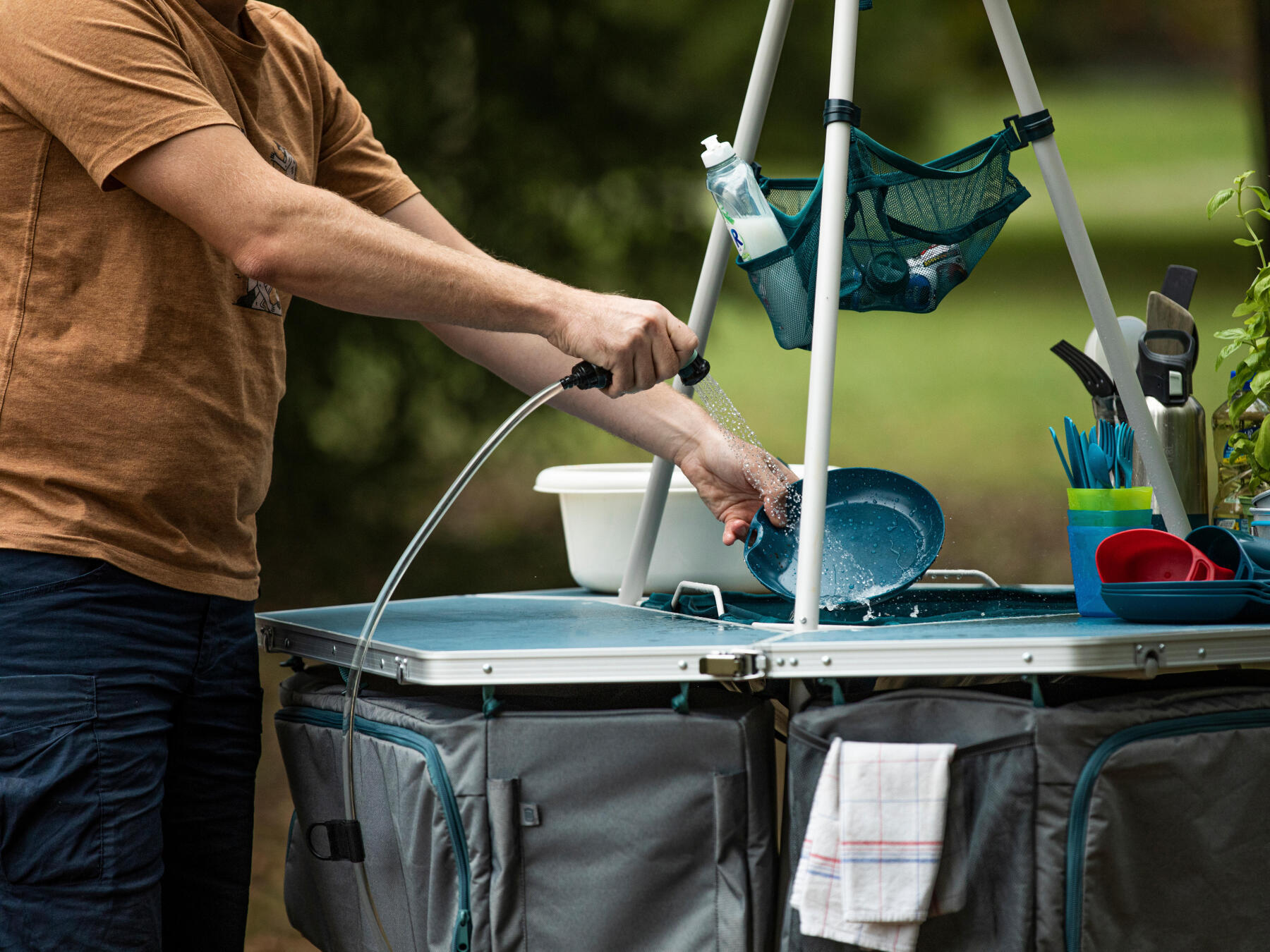 6 tips on how to do the washing up when camping