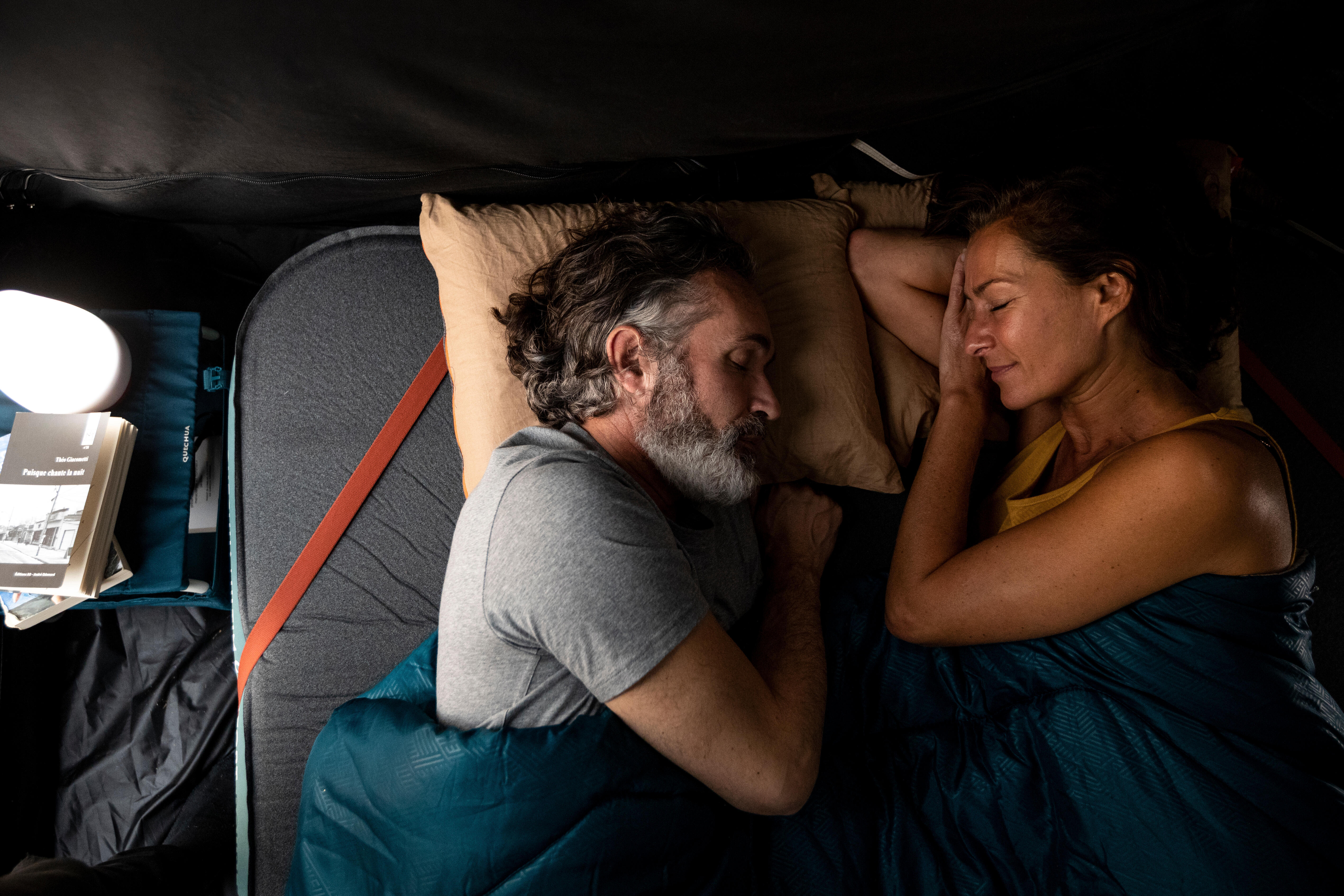 Comment bien dormir sur un matelas gonflable ?