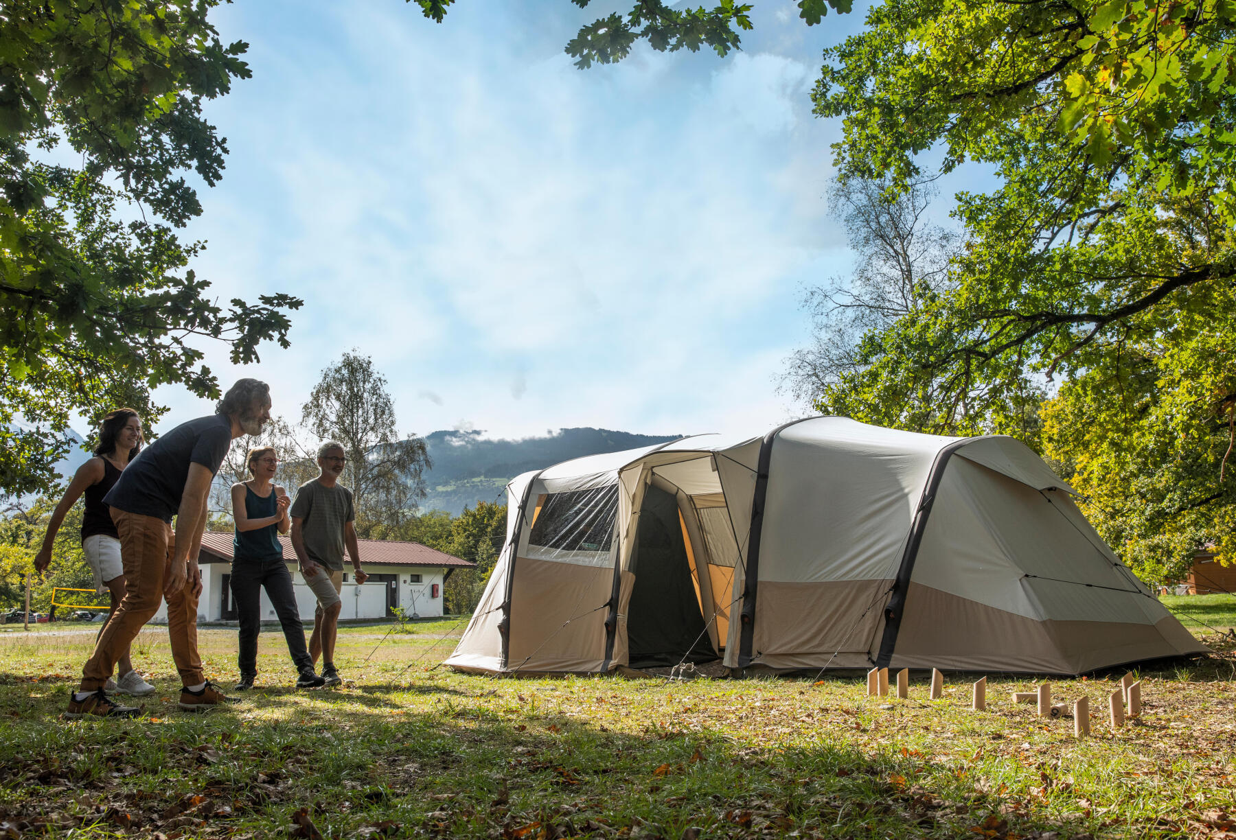 What type of tent should you choose for 4 people?