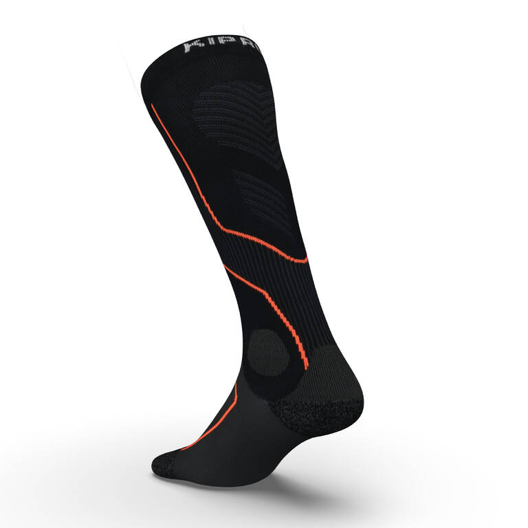 RUNNING COMPRESSION SOCKS - BLACK/RED