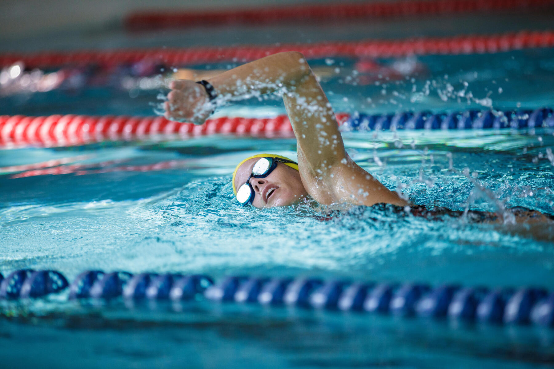8 exercícios para adelgaçar a parte inferior do corpo com a natação