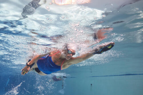 Entraînement de natation : Travail des bras avec plaquettes
