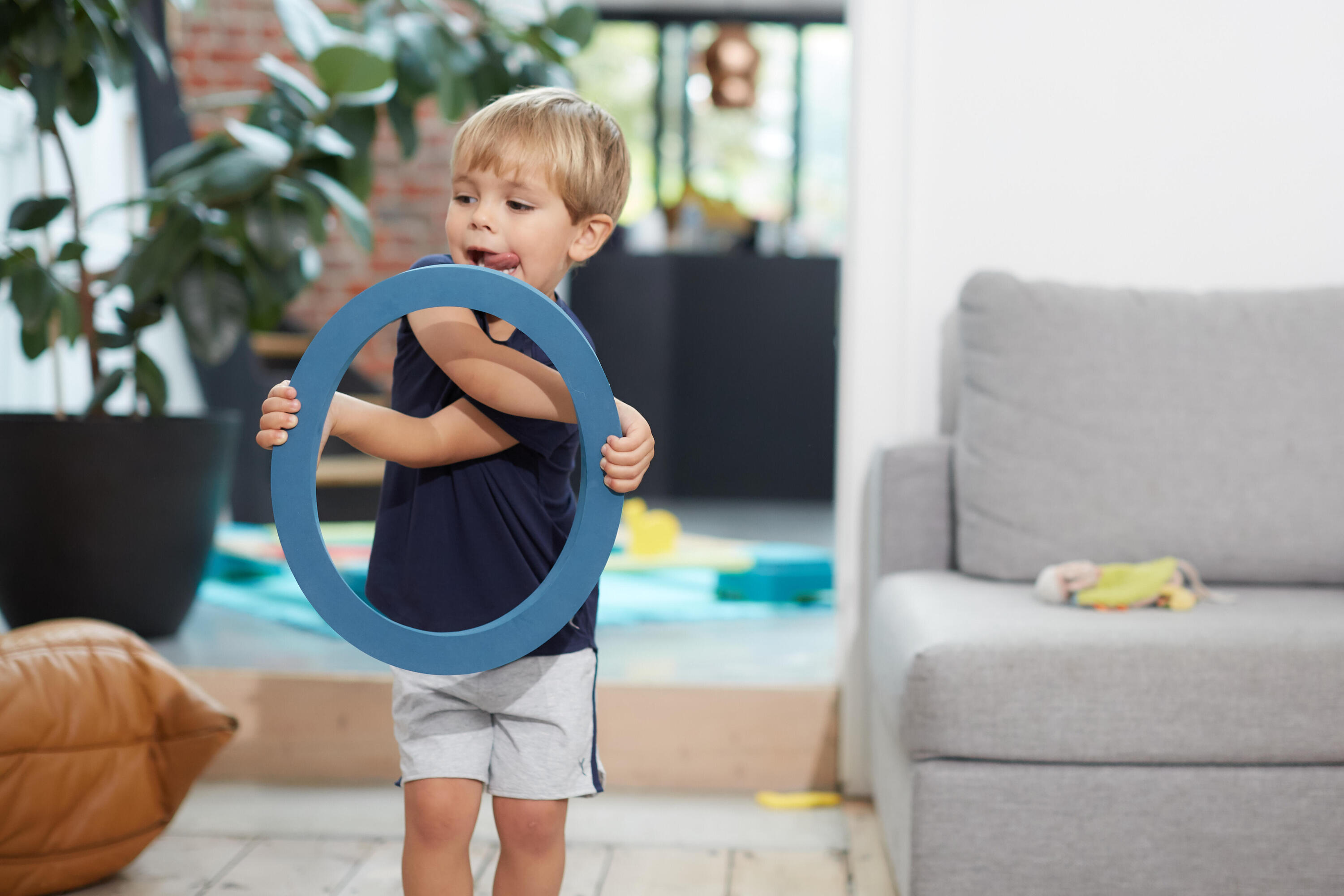 Pantalón Corto Gimnasia Infantil Gris Ajustable Transpirable 7/10