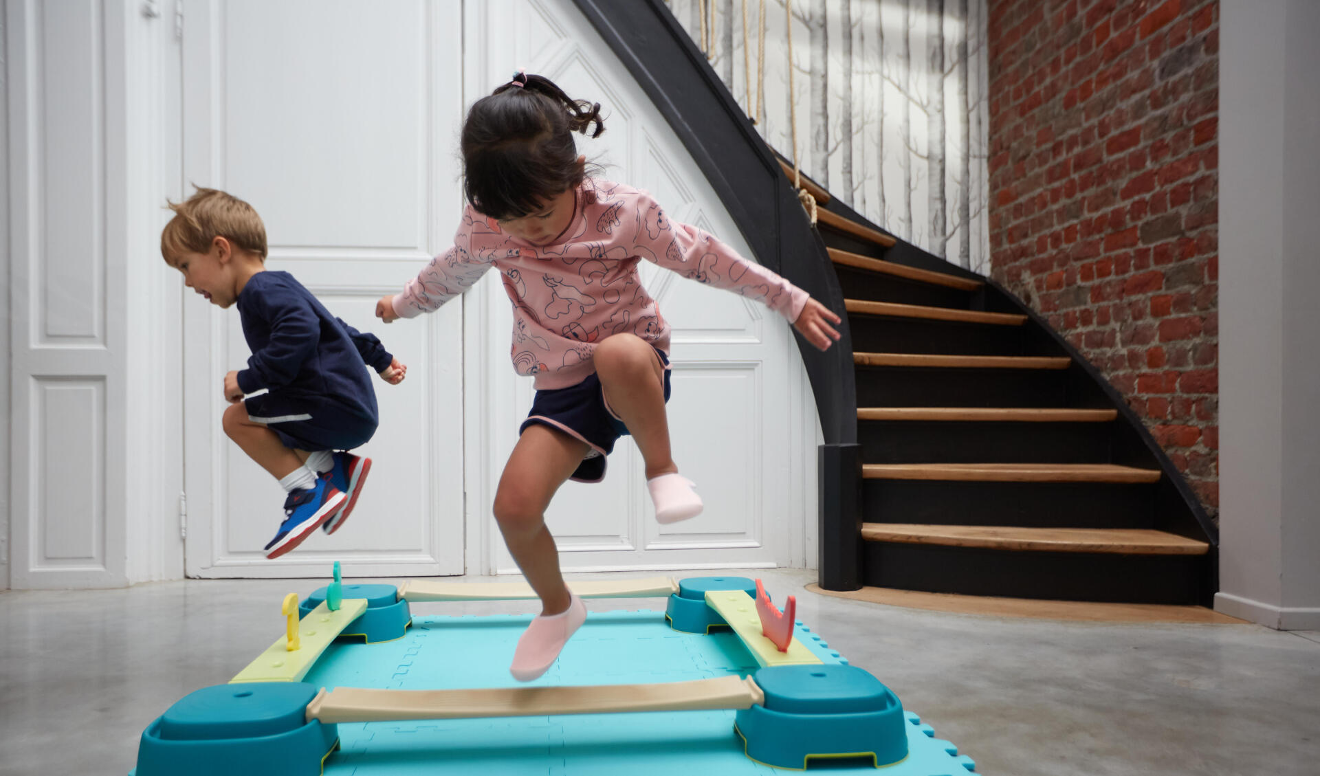 Baby Gym à la maison : Exercices pour lui apprendre à bien sauter