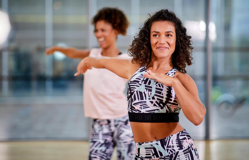 Zumba dla początkujących – podstawowe kroki tańca fitness