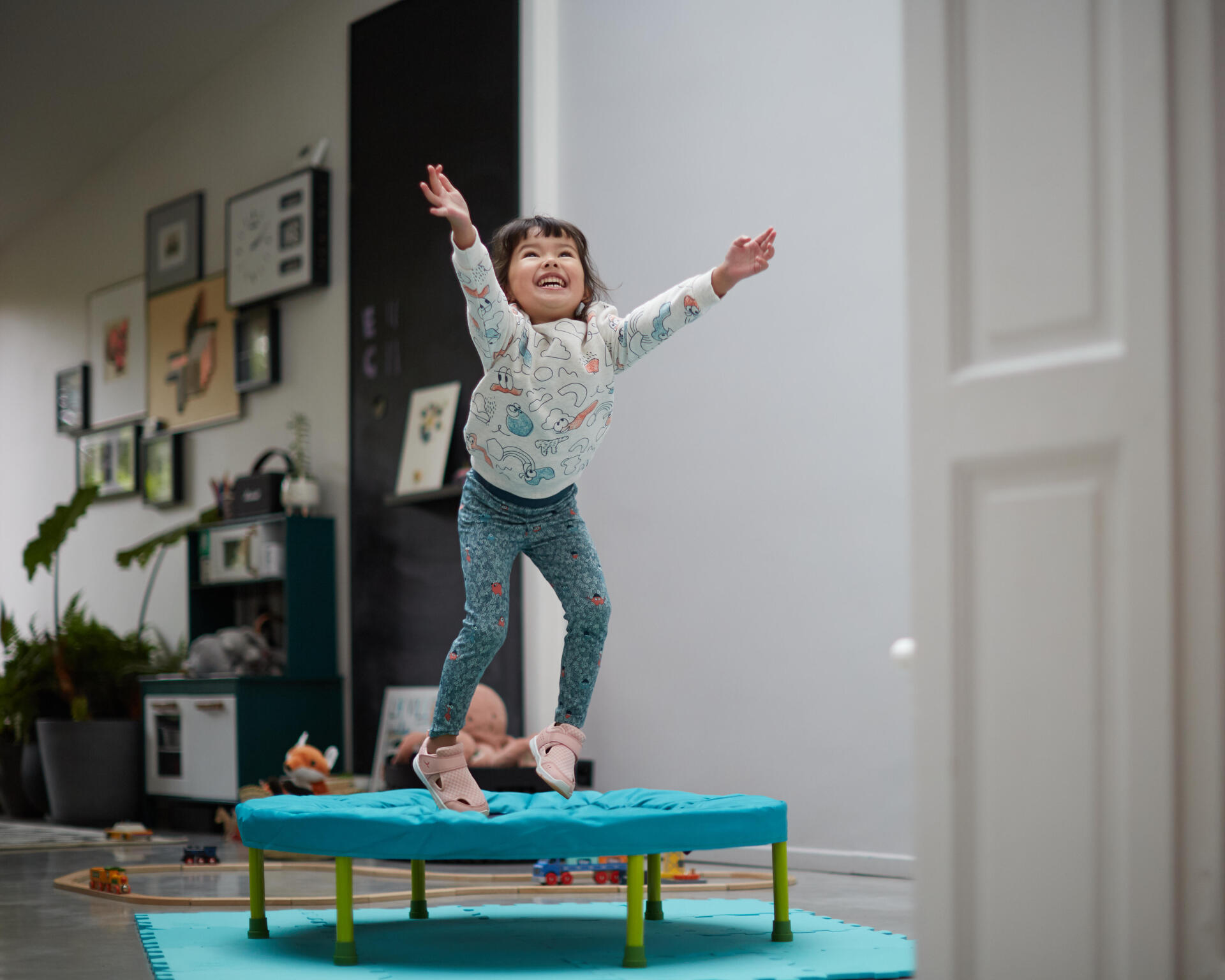 baby gym mini trampoline