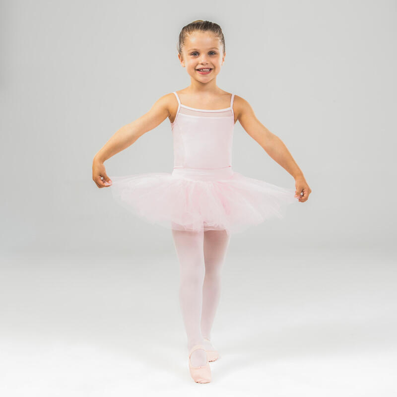 jeune danseuse ballerine en tutu plateau et pointes classique Stock Photo