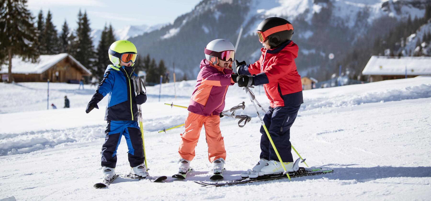 3 kids on their skis celebrating