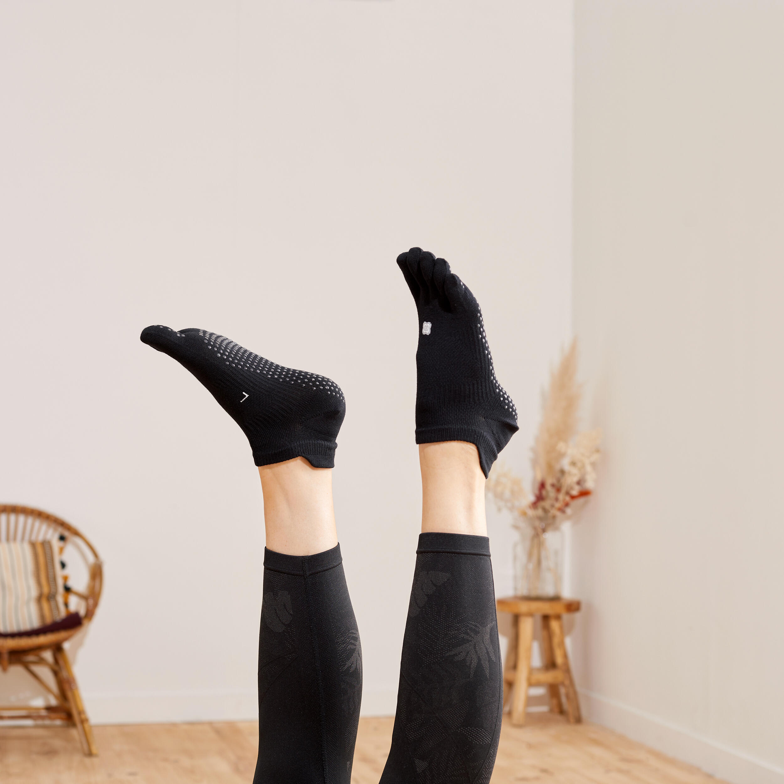 Non-Slip Yoga Toe Socks - Black 3/3