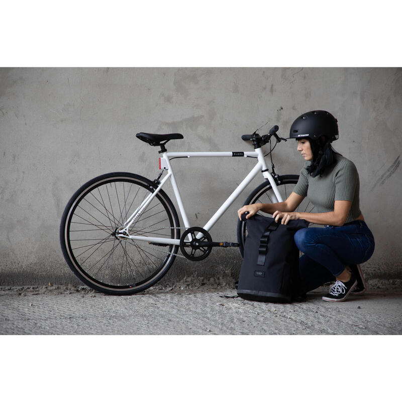 Cyklistická helma na městské kolo 500 černá