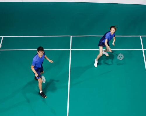 badminton-jouer-en-double