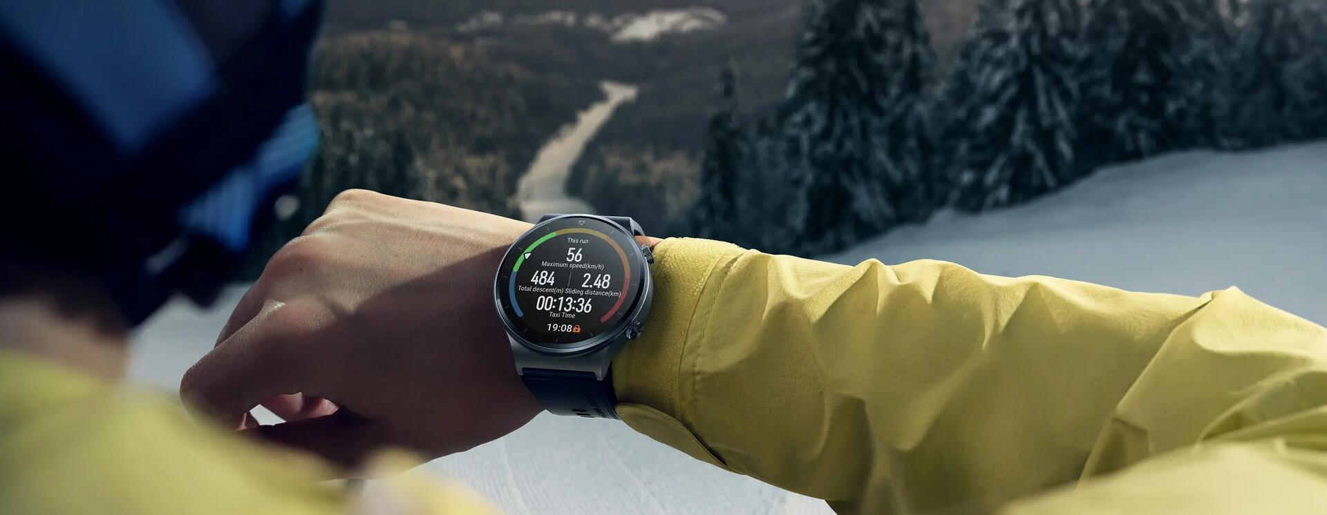 Zegarek sportowy Huawei Watch GT 2 na tle gór