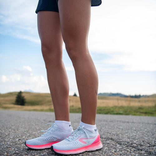 Zapatillas Running Kiprun KS Light Mujer Gris Claro Rosa