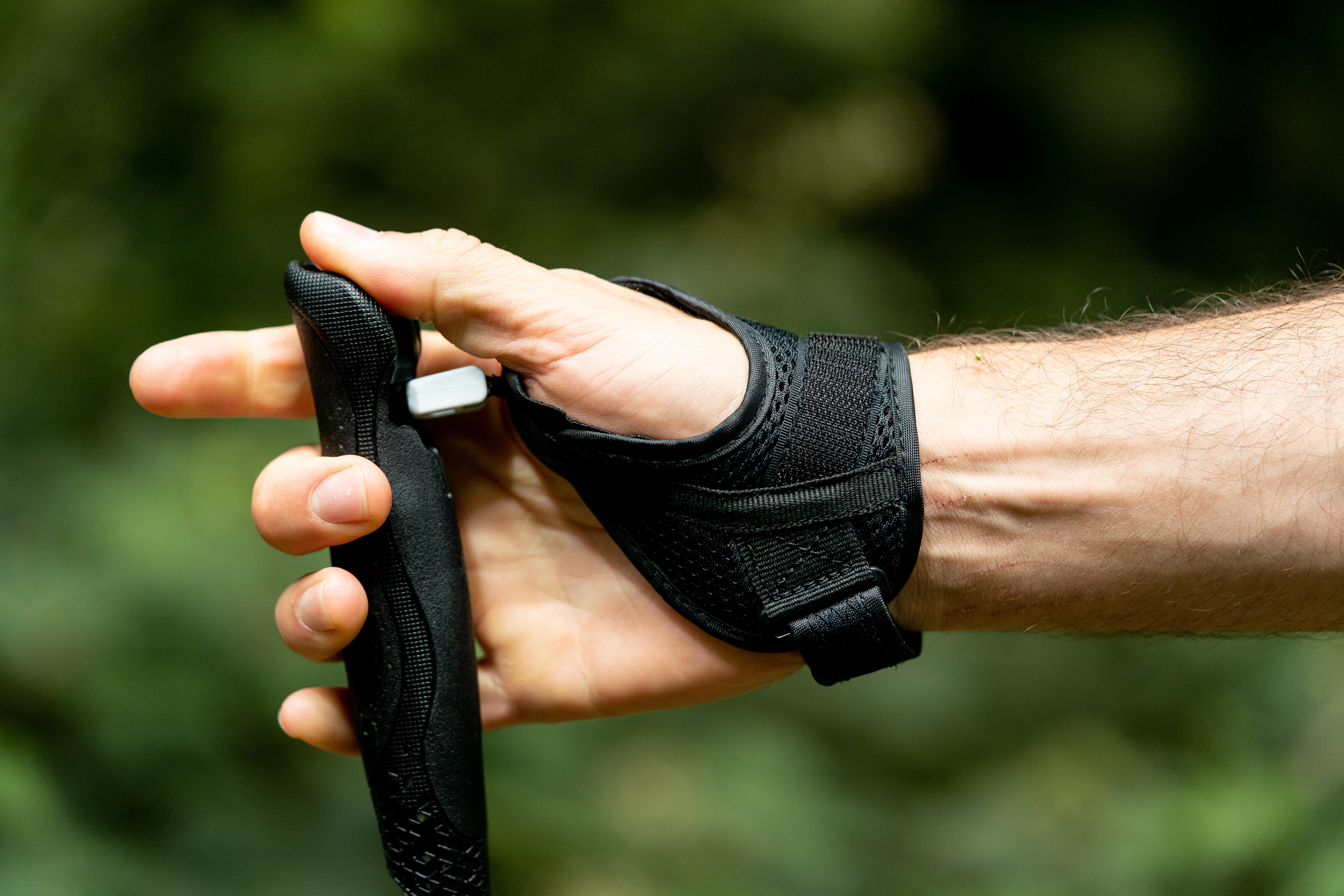 NEWFEEL Palice na severskú chôdzu (nordic walking) NW P100 čierno-sivé 110 cm · záber 12