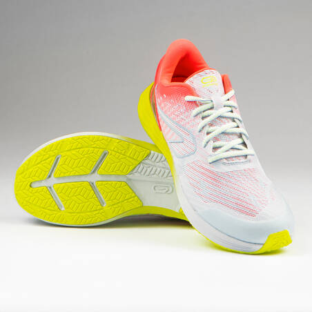 Sepatu Atletik Anak Kiprun Fast AT 500 - abu neon, pink, dan kuning