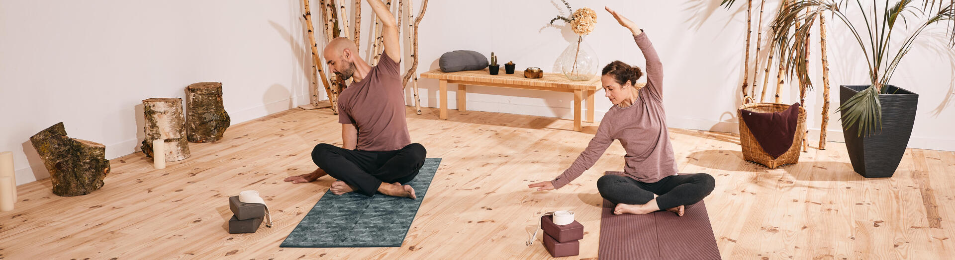 Hatha Yoga: ce este, ce beneficii are și cum poate fi practicată de începători