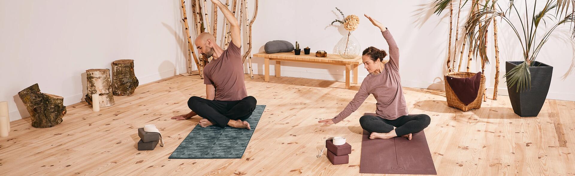 Hatha Yoga: ce este, ce beneficii are și cum poate fi practicată de începători
