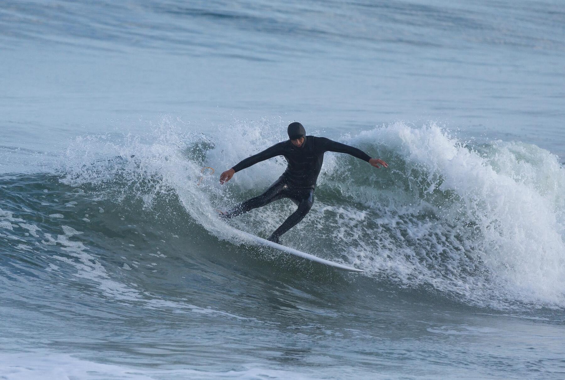 Surfer am surfen