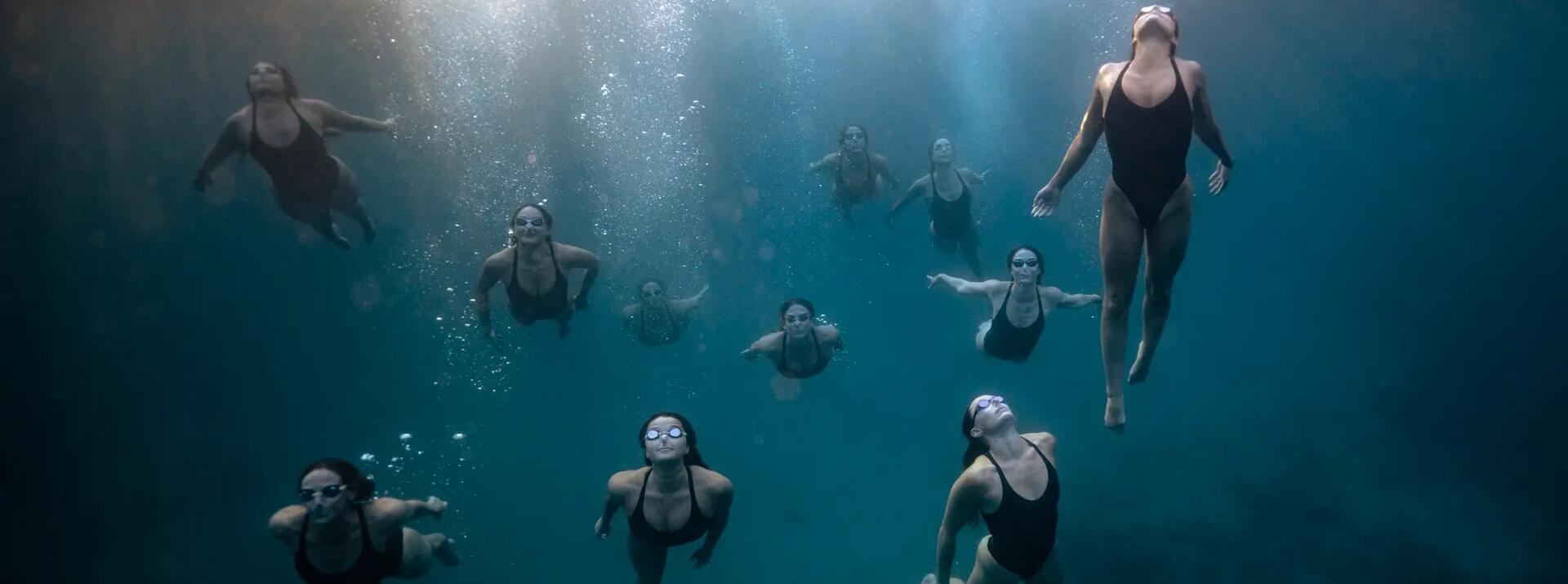 Photo de nageur avec des masques de plongée