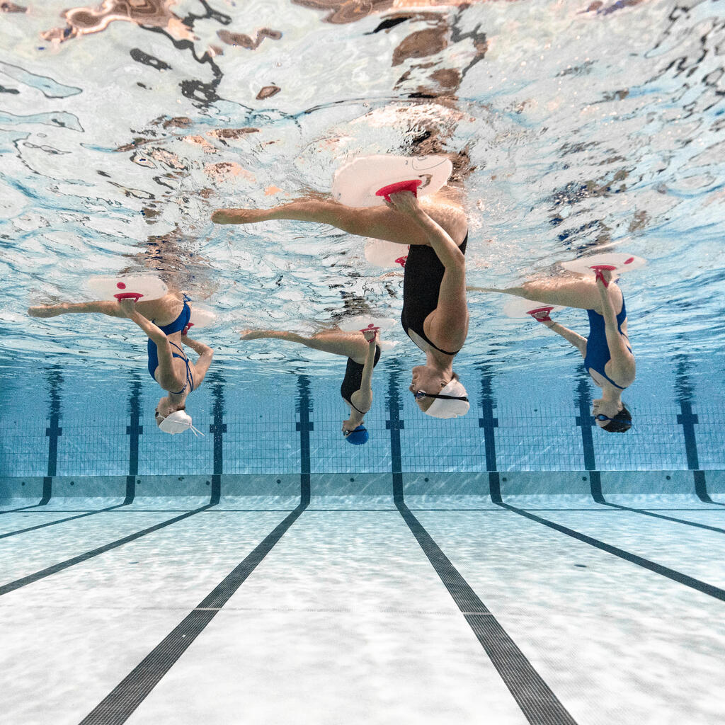Piepūšams sinhronās peldēšanas treniņu palīglīdzeklis