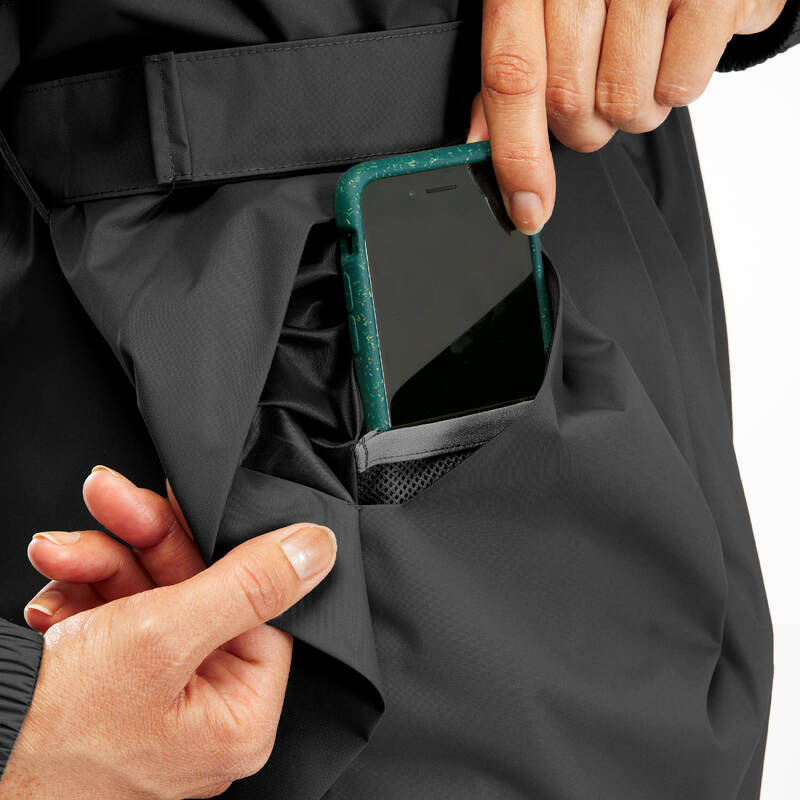 Decathlon tiene la solución para los días de lluvia: Chaqueta impermeable estilo gabardina para no perder la clase 7 Moncloa Sorpréndete con la versatilidad del chubasquero de Decathlon