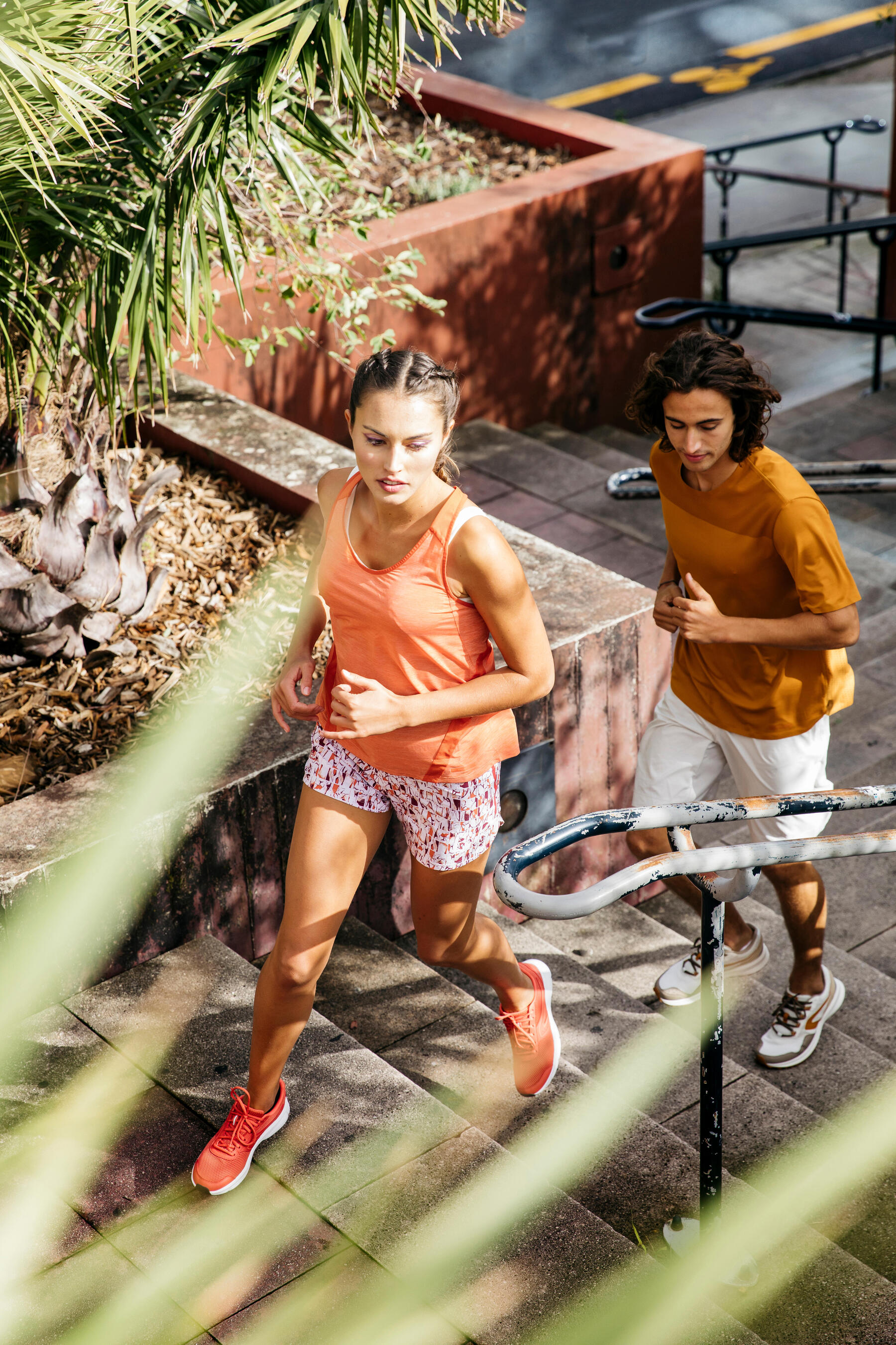 Zwei Menschen am Joggen