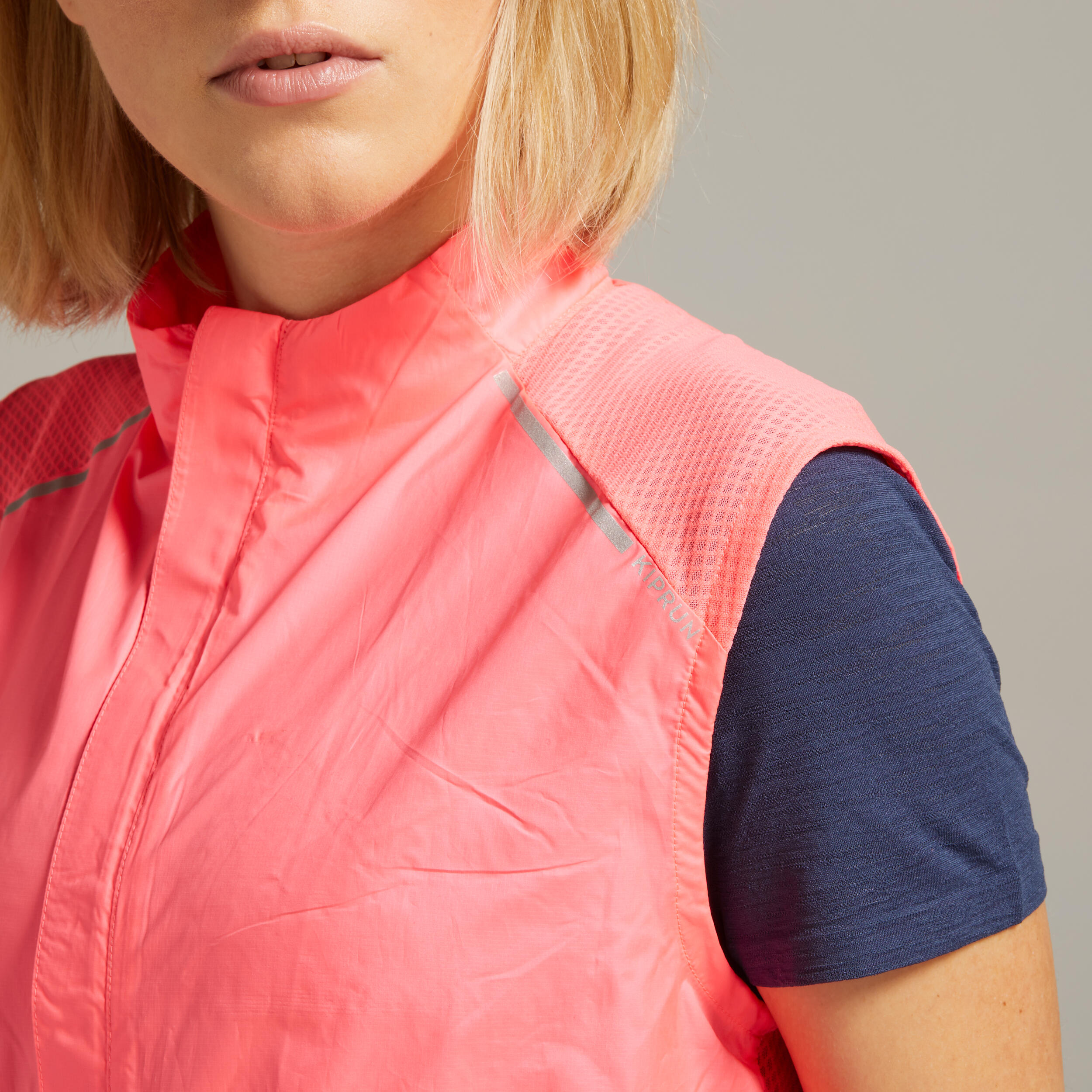 Gilet antivento running donna RUN 900 WIND rosa 7/11