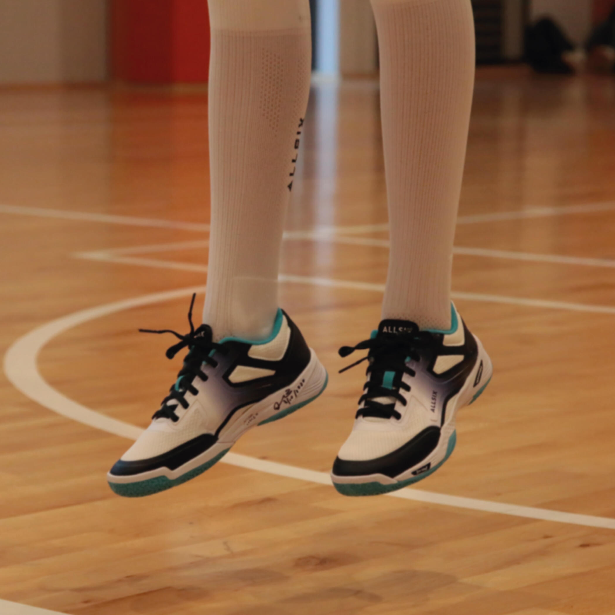 Best shoes for women's deals volleyball