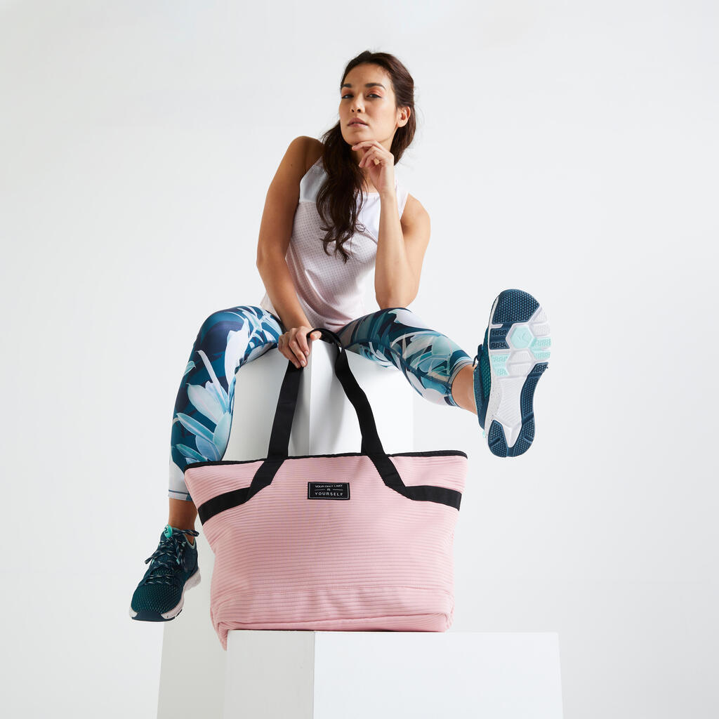 The sport tote: a must-have for your fitness kit. For the gym... or anywhere!