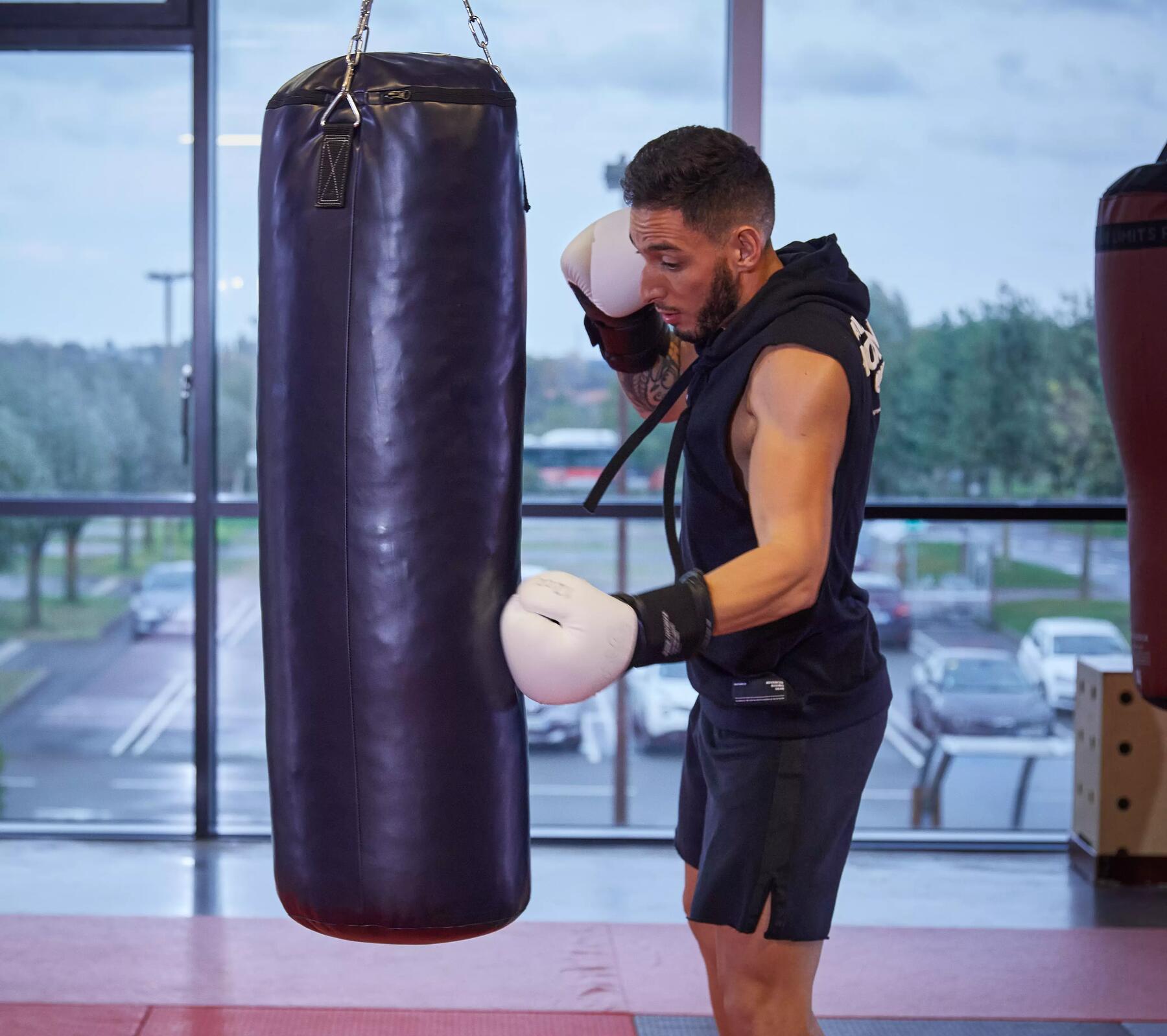 Mann beim Boxen