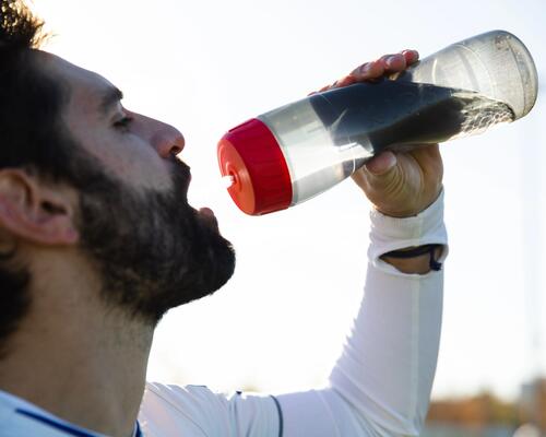 Wat eet en drink je het beste rond je voetbalwedstrijd?