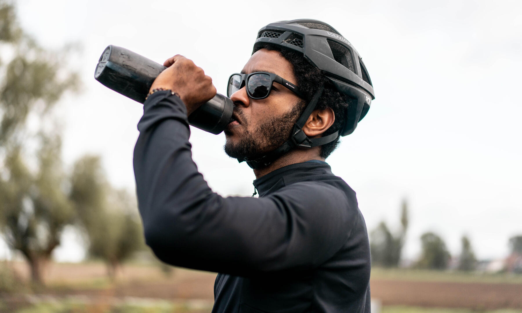 man who hydrates on his bike