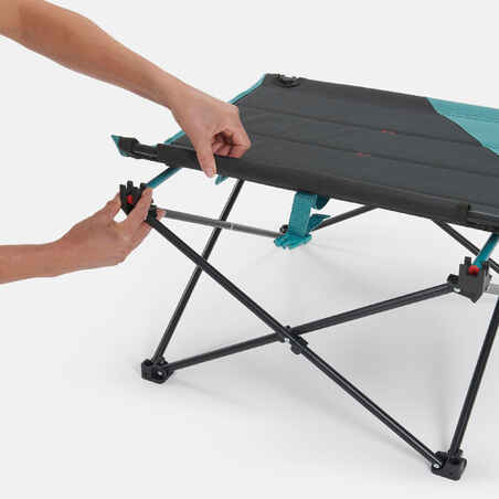 Mesa pequeña plegable baja de camping 2 personas MH100 azul