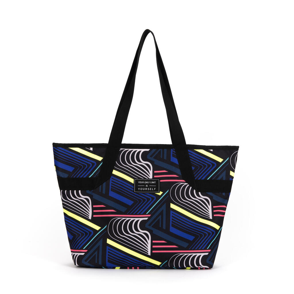 The sport tote with a graphic print: a must-have for your fitness kit. 