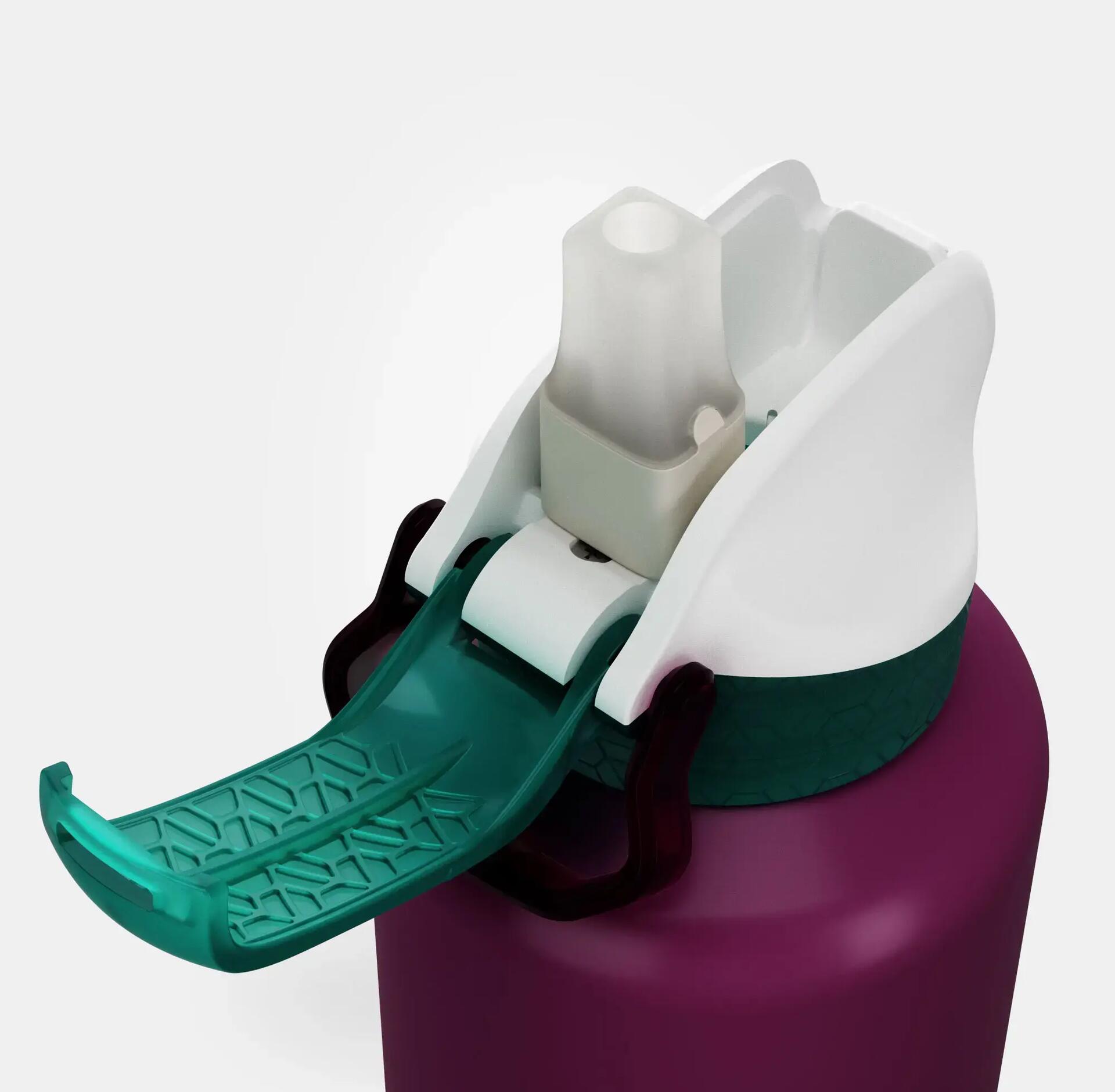 Wasserflasche mit Strohhalm