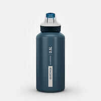 בקבוק טיולים מאלומיניום ממוחזר דגם 900 עם פקק לפתיחה מיידית וקש, 0.6 ליטר