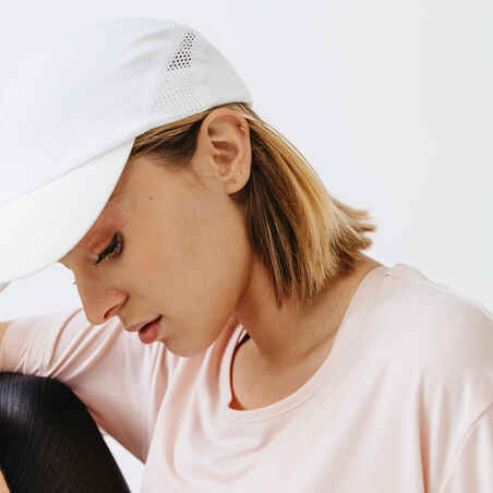 Ανδρικό και γυναικείο ρυθμιζόμενο καπέλο τρεξίματος - Λευκό