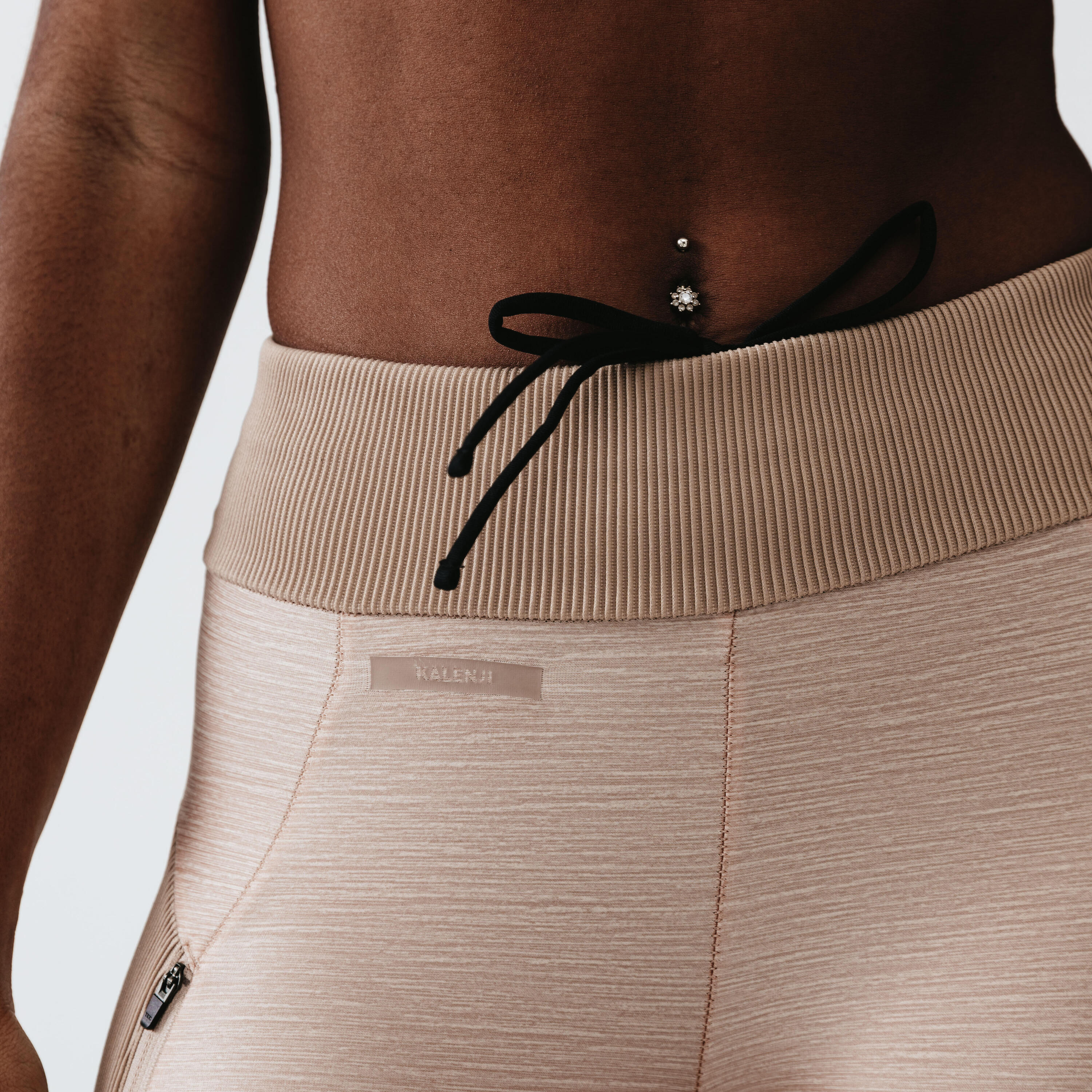 Women's short running leggings Dry+ Feel - beige 2/18