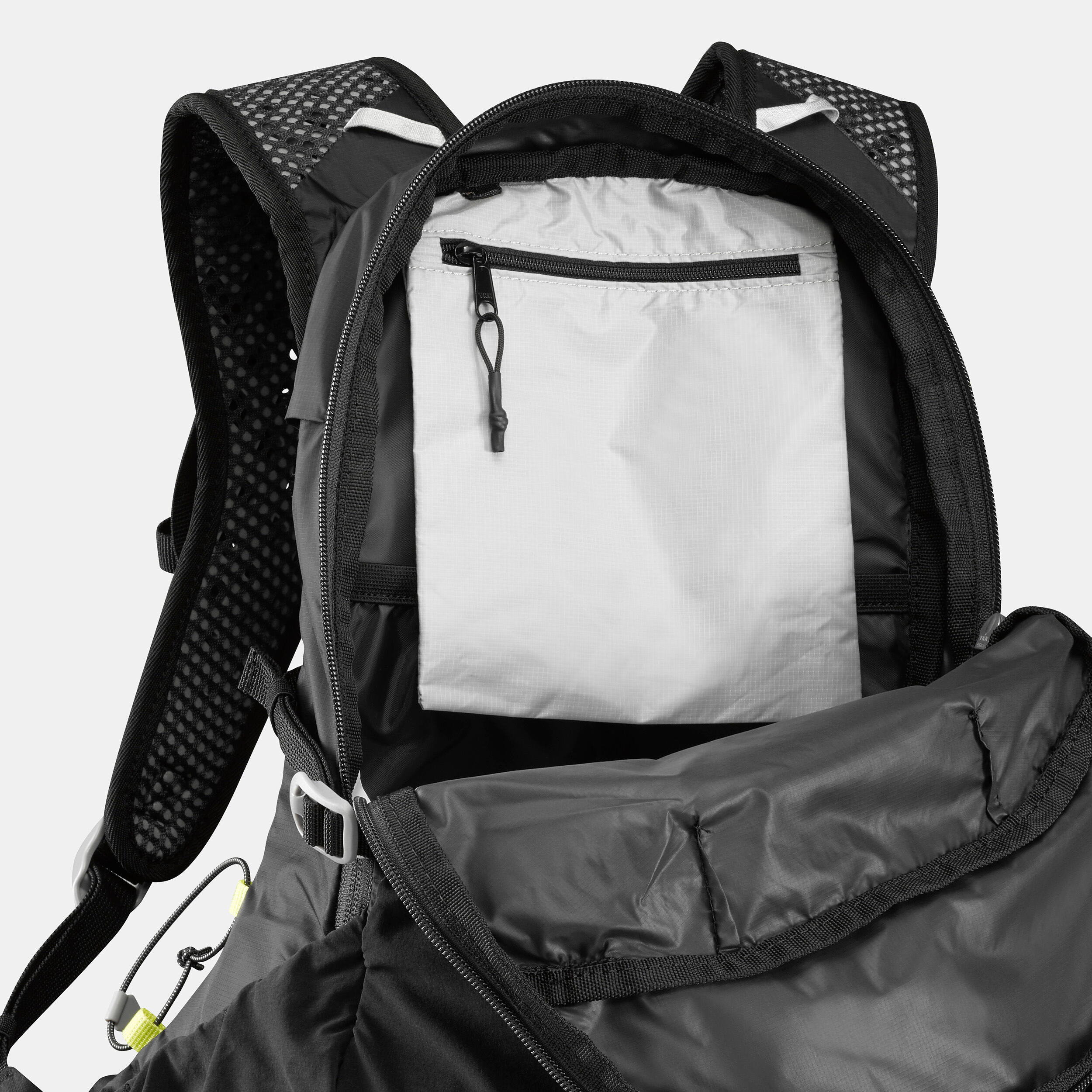Mochila monta a y trekking ultraligera 17L Quechua FH500 con bolsa