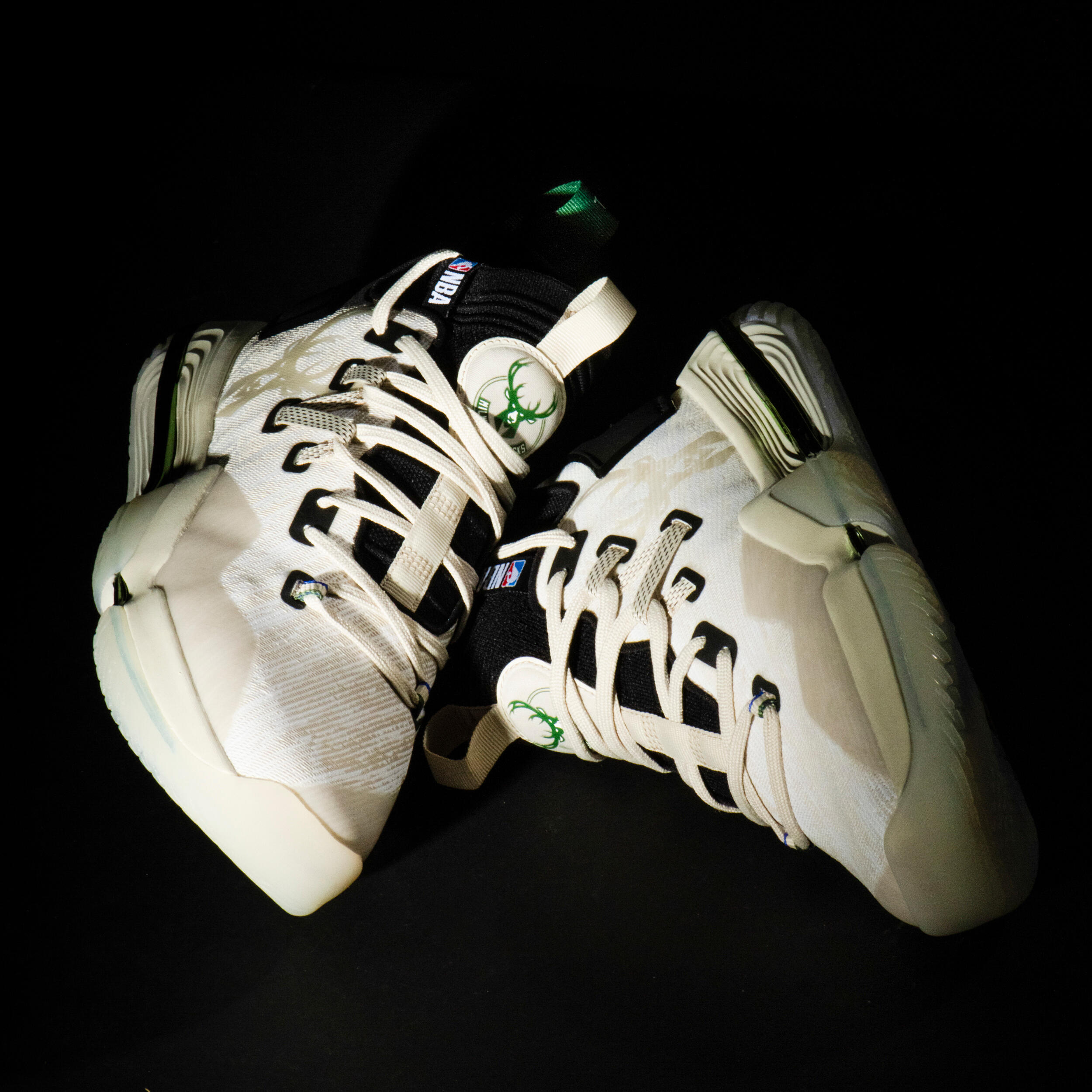 Mid-Rise Basketball Shoes SE900 - Beige/NBA Milwaukee Bucks 8/10