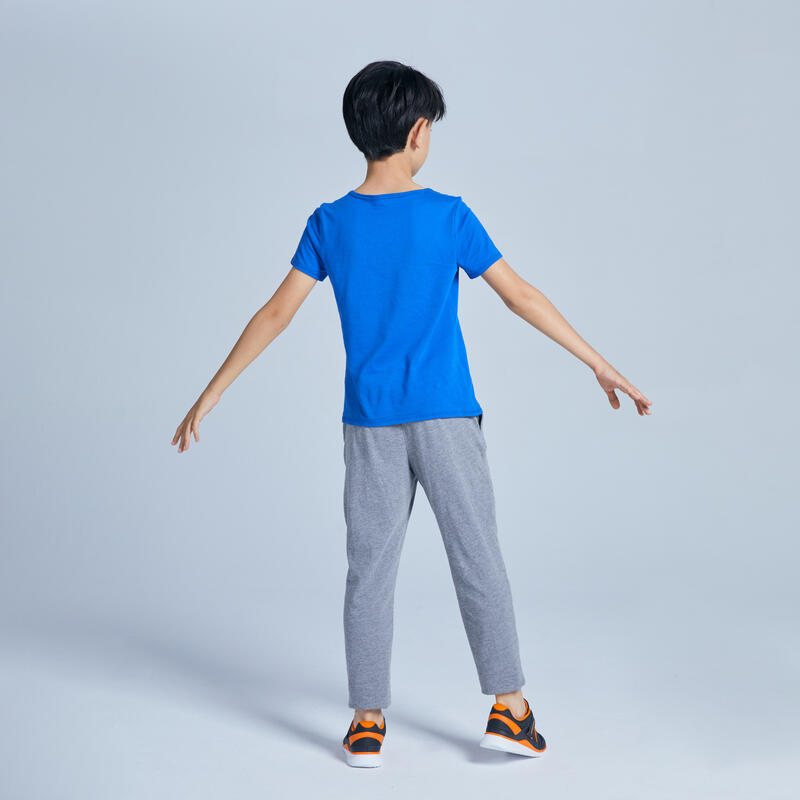 เสื้อยืดแขนสั้นเด็กผู้ชายสำหรับกายบริหารทั่วไปรุ่น 100 (สีฟ้า/พิมพ์ลาย)