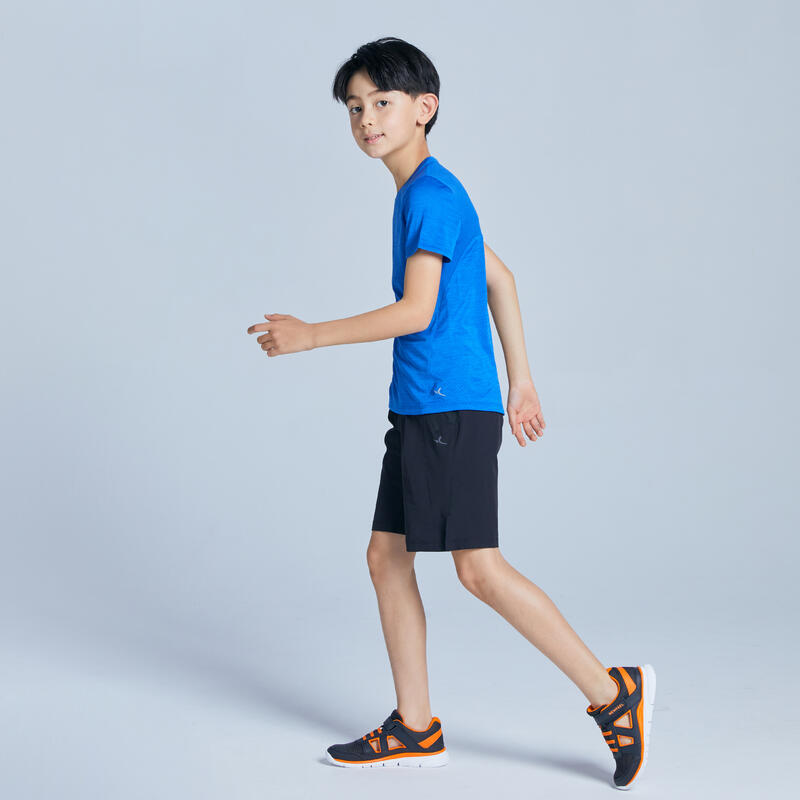 เสื้อยืดแขนสั้นเด็กผู้ชายผ้าใยสังเคราะห์ระบายอากาศได้ดีสำหรับกายบริหารทั่วไปรุ่น S500 (สีน้ำเงิน AOP)