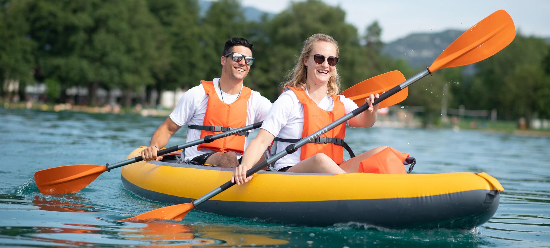pareja en kayak