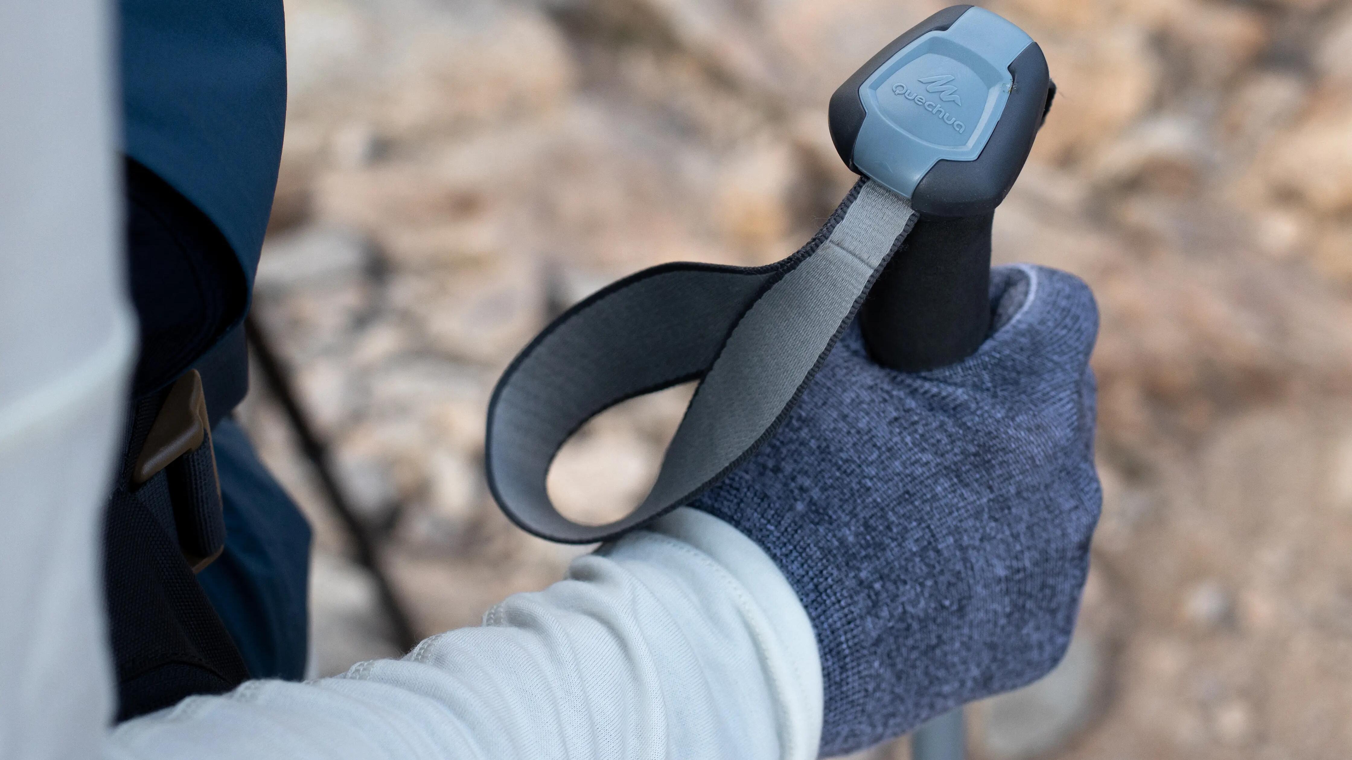 Hoe pas je de riem van je wandelstok aan