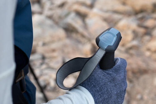 Adjusting the pole strap