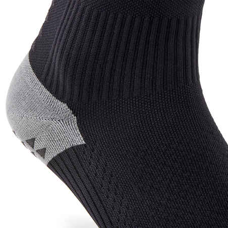Αντιολισθητικές κοντές κάλτσες ποδοσφαίρου ενηλίκων Viralto MiD - Μαύρο