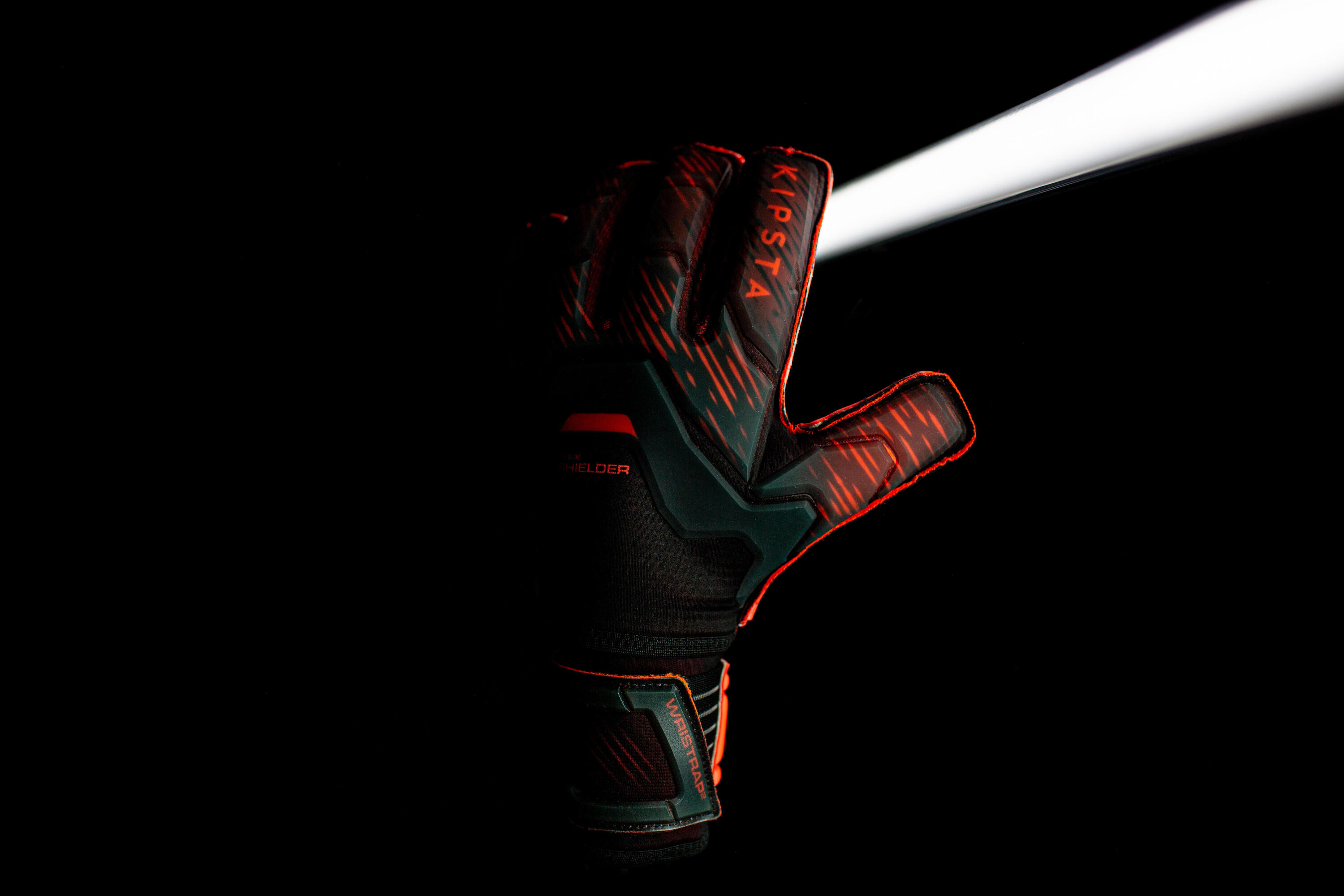 Adult Football Flat Seam Shielder Goalkeeper Gloves F900 - Black/Red 6/8