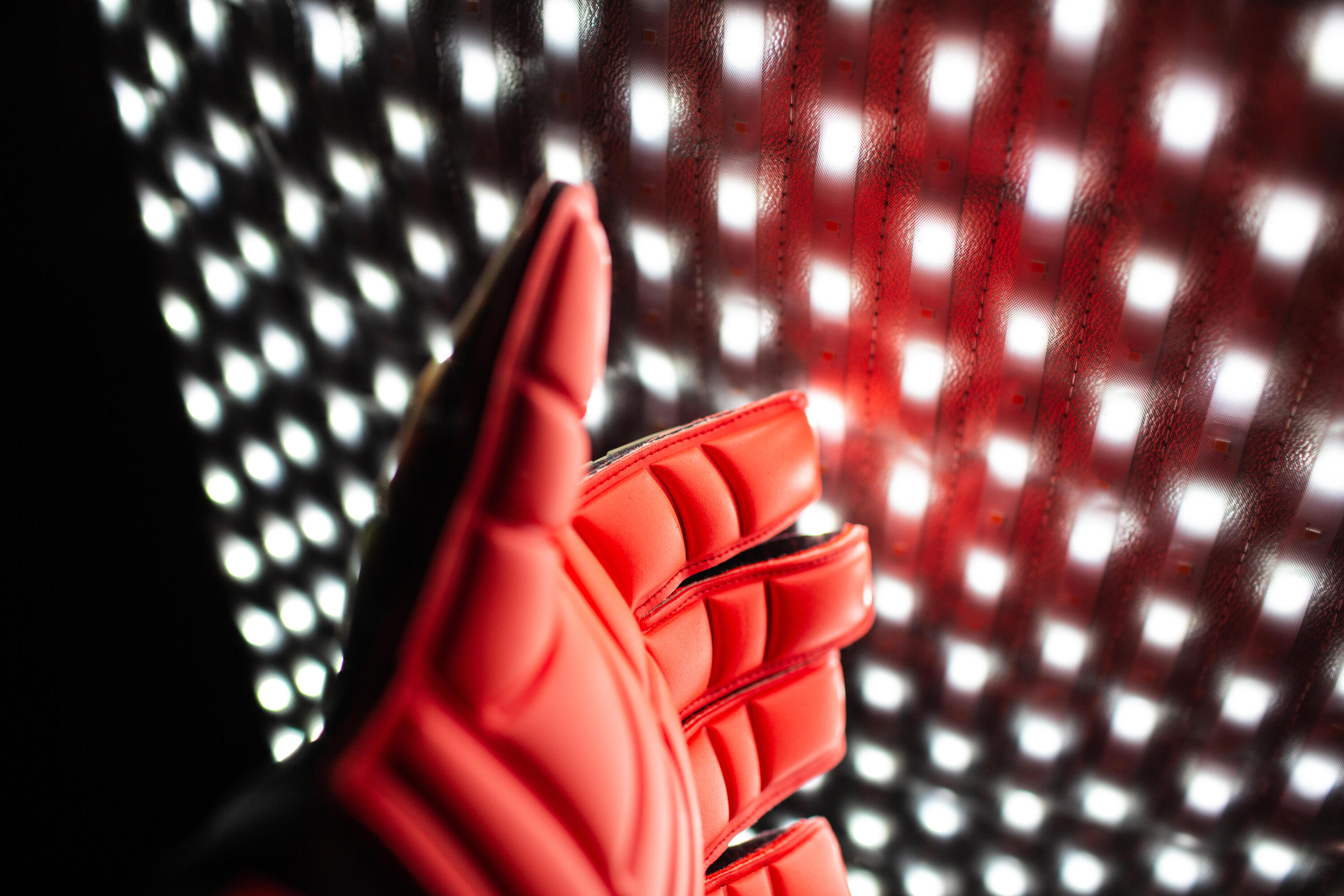Adult Football Flat Seam Shielder Goalkeeper Gloves F900 - Black/Red 7/8