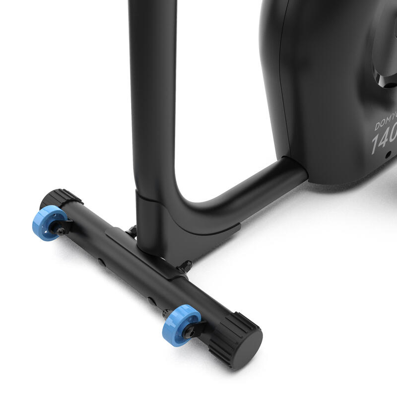 Decathlon Sintra - Pedala AO TEU RITMO com a Bicicleta Estática Essential  da DOMYOS! Tem uma ótima fluidez de pedalagem e uma consola com 4 funções  (calorias, distância, tempo e velocidade). Agarra